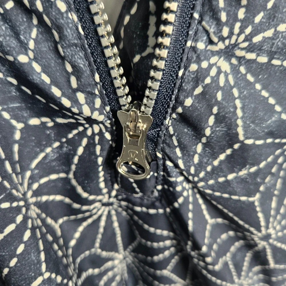 Lululemon Navy Blue Geometric Starburst Half Zip Windbreaker Jacket Size 4